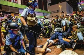  ?? LAM YIK FEI / THE NEW YORK TIMES ?? Protesters clash with police after a march near the Canton Road tourist shopping district in Hong Kong. Sunday’s march began at a shopping area popular with mainland Chinese tourists and headed toward a high-speed rail station that connects Hong Kong to the mainland.