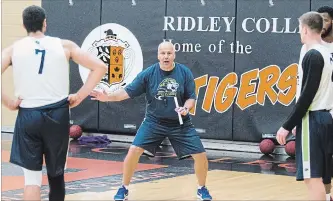  ?? BOB TYMCZYSZYN THE STANDARD ?? Joe Raso runs the Niagara River Lions through training at Ridley College in St. Catharines in 2017.