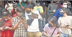  ?? SATISH BATE/HT PHOTO ?? SSC students check their results outside Balmohan School, Dadar, on Friday.