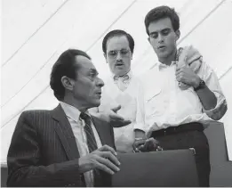  ??  ?? Relève. Les Arcs (Savoie) accueillen­t en septembre 1985 l’université d’été des Jeunes Rocardiens. Parmi eux, Manuel Valls (à dr.) et le crimonolog­ue Alain Bauer (au centre).