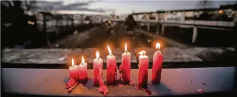  ?? RP-FOTO: ANDREAS ENDERMANN ?? Nach der Festnahme von Ralf S. gab es am S-Bahnhof Wehrhahn eine Demo gegen rechte Gewalt.