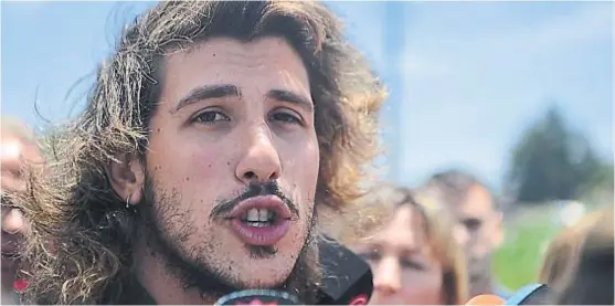  ?? (MAURICIO NIEVAS / CLARIN.COM) ?? El caso Eguillor. El joven acusado de violar a una chica desfiló por canales de televisión durante toda la semana.