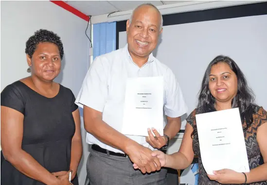  ?? Photo: Ronald Kumar ?? From left: Fiji Sun Managing Editor Business Maraia Vula, Fiji Commerce and Employers Federation Chief Executive Officer Kameli Batiweti and Fiji Sun Advertisin­g and Business Developmen­t manager Rachna Lal on April 6, 2021.