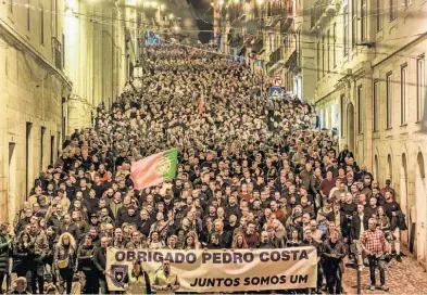  ?? ?? Tarja de agradecime­nto a Pedro Costa, o agente da PSP que iniciou o protesto a 7 de janeiro.