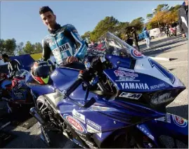  ?? (Photo doc Gilbert Rinaudo) ?? Equipé d’une Yamaha la saison dernière, Enzo de la Vega roule cette année avec Kawasaki sur le circuit du Var.