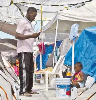  ?? JAIME JIMÉNEZ /EL SOL DE TAMPICO ?? Haitianos que buscan llegar a EU permanecen en refugios de Reynosa