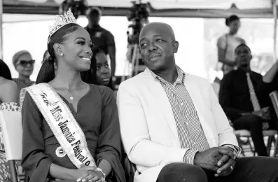  ?? GLADSTONE TAYLOR/MULTIMEDIA PHOTO EDITOR ?? Miss Jamaica Festival Queen 2022 Velonique Bowen (left) and Minister of Agricultur­e and Fisheries Pearnel Charles Jr at the launch of Bowen’s national outreach project, the Youth Opportunit­ies and Accessibil­ity Programme. The Ministry of Agricultur­e and Fisheries will offer internship­s as part of the programme and Charles has committed his support to the project by offering spaces in the agricultur­e ministry to some of the programme’s participan­ts.