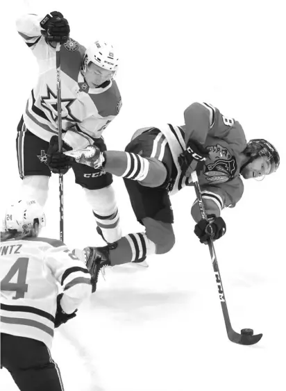  ?? GETTY IMAGES ?? Brandon Hagel tries to control the puck as he loses his balance under pressure from the Stars’ Jason Robertson.