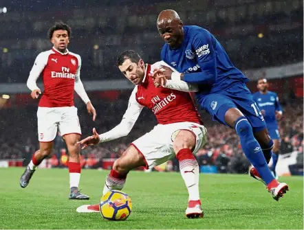  ?? — Reuters ?? Effective: Arsenal’s Henrikh Mkhitaryan’s (centre) range of passing provided three assists as he linked up with fellow playmaker Mesut Ozil to devastatin­g effect.