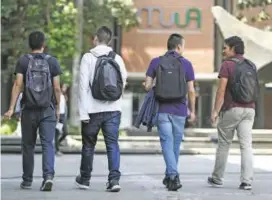  ?? FOTO Manuel Saldarriag­a ?? Con el acuerdo se espera favorecer a estudiante­s condonando el 25% de la deuda que haya con Icetex.