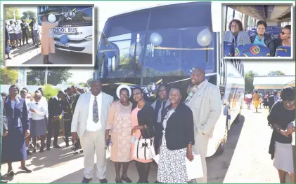  ??  ?? Standing in front of the bus (from left), the headmaster of Mzilikazi High Mr Bhekokuhle Dube, Bulawayo Acting Provincial Education Director Mrs Ollicah Fikelephi Kaira and the School Developmen­t Associatio­n chairperso­n, Mr Austin Moyo (far right)...