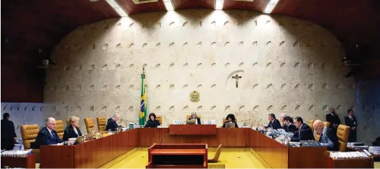  ?? ROSINEI COUTINHO /STF ?? Por 6 a 5. Ministros foram unânimes na defesa do Estado laico, mas apresentar­am divergênci­as na questão em debate; desempate coube à presidente