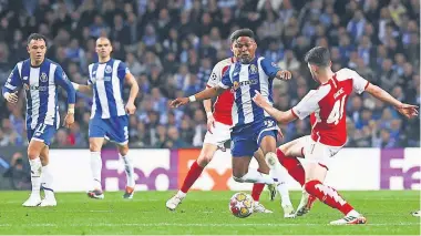  ?? ?? FC Porto “deu” a posse ao Arsenal e soube esperar os momentos certos para soltar o ataque