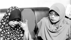  ??  ?? Fatimah Nasir (left), mother of victim Danish Zulkefli, controllin­g her tears when visited by Johor Chairman of the Committee of Women, Family and Community Developmen­t, Asiah Md Ariff. - Bernama photo