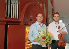  ?? VIOLA-BIANKA KIEßLING ?? Daniel und Christian Drengk bei den Stadt- und Dorfkirche­nmusiken in der Buttelsted­ter Nikolaikir­che.