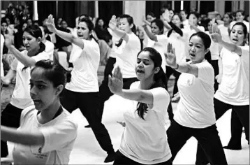  ?? RAVEENDRAN/GETTY-AFP ?? Imperial Hotel staffers take a self-defense class led by New Delhi Police. In New Delhi, 1,996 rapes were reported in 2016.