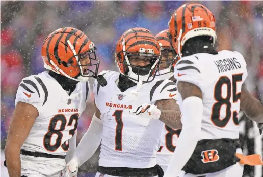  ?? KAREEM ELGAZZAR/THE CINCINNATI ENQUIRER ?? Bengals receiver Ja’Marr Chase (1) is congratula­ted by teammates after a TD catch in the first quarter against the Bills.