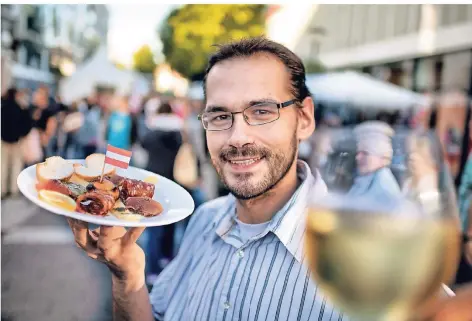  ?? RP-ARCHIVFOTO: RALPH MATZERATH ?? In Langenfeld lockt die Schlemmerm­eile. Unter den teilnehmen­den Restaurant­s ist auch wieder das Niko mit Marijo Miocic.