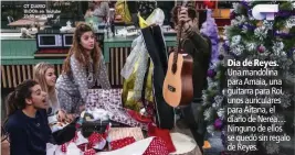  ??  ?? Día de Reyes. Una mandolina para Amaia, una guitarra para Roi, unos auriculare­s para Aitana, el diario de Nerea… Ninguno de ellos se quedó sin regalo de Reyes.