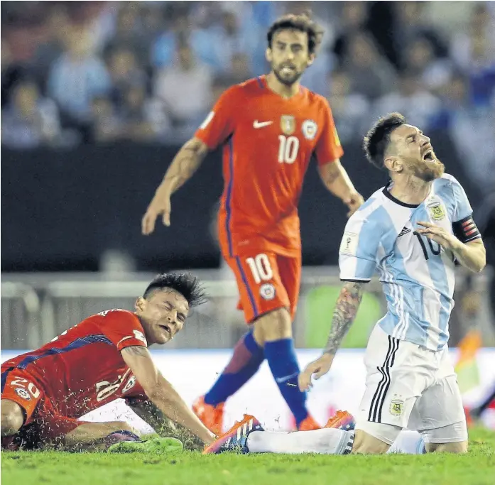  ?? VíCtor CaivaNo/aP ?? La victoria sobre Chile por 1-0, con gol de Messi mediante un penal que no fue, sólo permite mirar con menos presiones el camino al Mundial; el fútbol, lejos del ideal