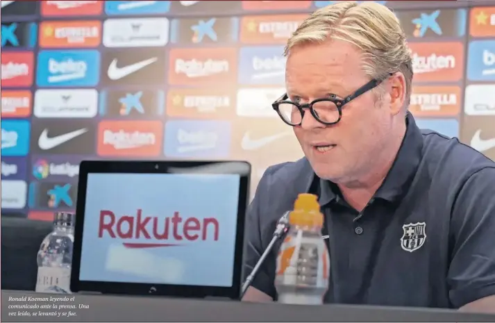  ?? ?? Ronald Koeman leyendo el comunicado ante la prensa. Una vez leído, se levantó y se fue.