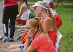  ?? Foto: Oliver Reiser ?? Die Gersthofer Spitzenspi­elerinnen Michaela Marikova (vorne) und Kimberly Lutz hatten gegen Garching das Nachsehen.