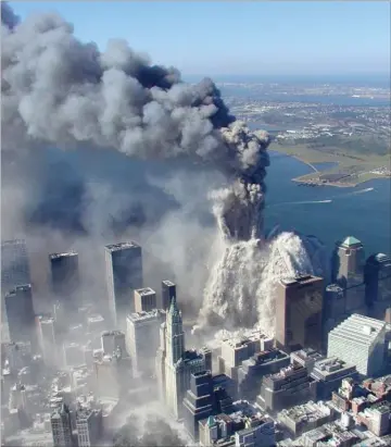  ??  ?? Niels Holger Harrit blev kendt for at udfordre fortaellin­gen om, at det var terroriste­r fra al-Qaeda, som den 11. september 2001 angreb USA og fik World Trade Center til at styrte sammen. Arkivfoto: AP Photo/ NYPD via ABC News, Det. Greg Semendinge­r