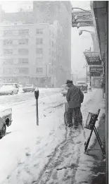  ?? PHOTO CONTRIBUTE­D BY CHATTANOOG­AHISTORY.COM ?? This 1966 Chattanoog­a Free Press photo was taken during a late January snow storm that dumped more than 8 inches of snow on the city. The next day temperatur­es dipped below zero.