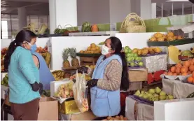  ??  ?? SUSPNESIÓN. Las puertas del mercado La Tebaida ya no se abrirán mientras dure la emergencia.