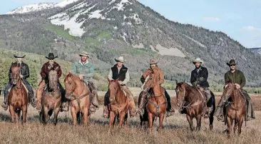  ?? [PHOTO BY EMERSON MILLER, PARAMOUNT NETWORK] ?? From left, Wes Bentley, Forrie Smith, Luke Peckinpah, Kevin Costner, Dave Annable, Denim Richards and Cole Hauser star in “Yellowston­e.”