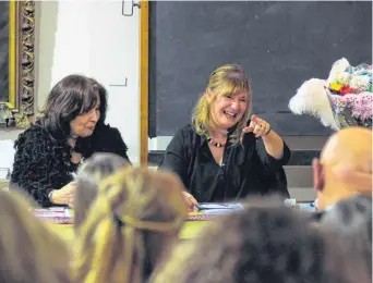  ?? PABLO PRESTI-LA NUEVA. ?? y la autora, Mirna Schved, en la presentaci­ón del libro.