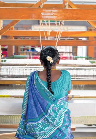  ??  ?? One of the weavers in the Tamil Nadu province and her beautiful sari.