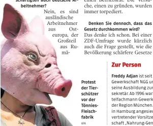  ?? APA ?? Protest der Tierschütz­er vor der Tönniesfle­ischfabrik
Freddy Adjan