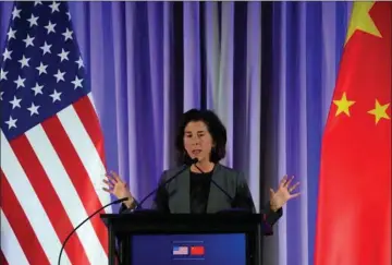  ?? ?? USA’s handelsmin­ister, Gina Raimondo, var tydeligt irriteret over Kinas lancering af en smartphone med chips, USA havde søgt at holde ude af landet. Foto: Jeff Chiu/AP/Ritzau Scanpix