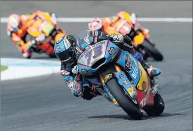  ??  ?? EXPECTACIÓ­N. Álex Márquez, en el circuito de Jerez durante un entrenamie­nto de Moto2.