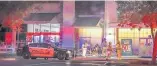  ?? ROBERTO E. ROSALES/JOURNAL ?? Albuquerqu­e firefighte­rs respond to a fire set inside an Old Navy store in 2016.