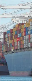  ?? FOTO: DPA ?? Containers­chiff im Hafen der kalifornis­chen Stadt Oakland.