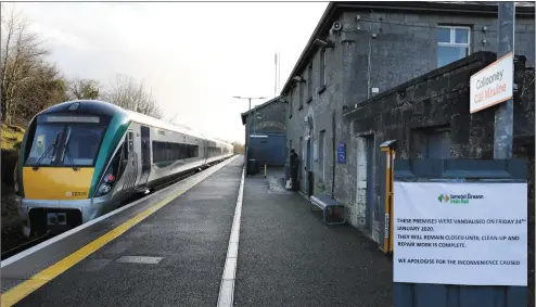  ??  ?? Passenger (above) waiting outside at Collooney rail station on Monday afternoon. (Inset) notice posted at station. Pics: Carl Brennan.