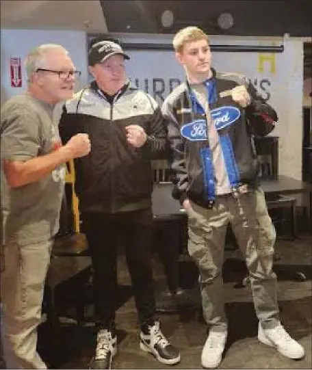  ?? RICH THOMPSON PHOTO ?? From left, Hall of Fame trainer Freddie Roach, Lowell legend Micky Ward and promising young boxer Callum “King” Walsh pose Tuesday. Walsh, under the tutelage of Roach, is fighting March 16 at BU.
