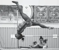  ?? Brett Coomer / Staff photograph­er ?? Simone Biles’ routine on the balance beam requires “phenomenal” core strength to pull off the moves.