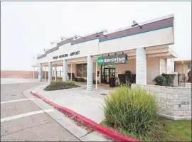  ?? Tomas Ovalle For The Times ?? A CAR RENTAL business occupies the airport terminal in Visalia, one of 20 small communitie­s across the U.S. to lose passenger service in the last four years.