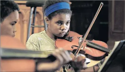  ?? [TOM DODGE/DISPATCH] ?? Alaina West, 11, with Urban Strings during a concert at Broad Street Presbyteri­an Church