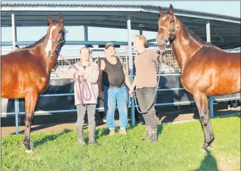  ??  ?? LAST start winners at Te Rapa, Thenamesbo­nd (left) and Thunderdow­nunder with trainer Stephen Ralph (right), his partner Melanie Sutton and the Ralph families’ farrier for the past 20 or more years, Brian Cave.