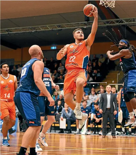  ?? CHRIS SYMES/PHOTOSPORT ?? Southland Sharks player Hyrum Harris puts up a shot during his team’s 100-91 win over the Nelson Giants in Nelson.