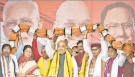  ?? SAMIR JANA/HT PHOTO ?? ■
Union home minister Amit Shah with other BJP leaders at a rally in support of the Citizenshi­p (Amendment) Act in Kolkata on Sunday.