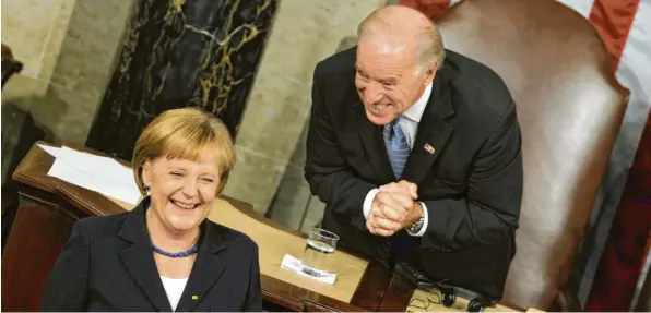  ?? Foto: Rainer Jensen, dpa‰Archiv ?? Comeback guter Beziehunge­n? Vor elf Jahren reagierte Vizepräsid­ent John Biden begeistert auf den Gastauftri­tt von Kanzlerin Angela Merkel als Rednerin im US‰Kongress.