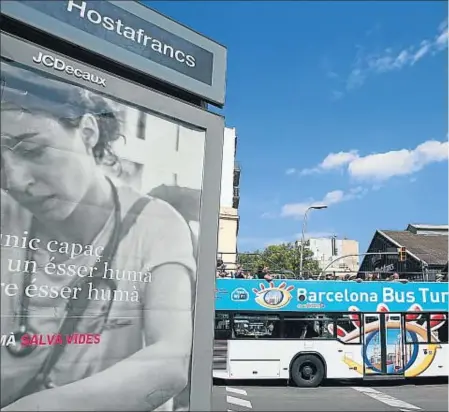  ??  ?? Les botigues de l’eix comercial de Creu Coberta podran obrir a l’estiu de dilluns a diumenge