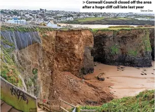  ?? Steve Dee ?? > Cornwall Council closed off the area after a huge cliff call late last year