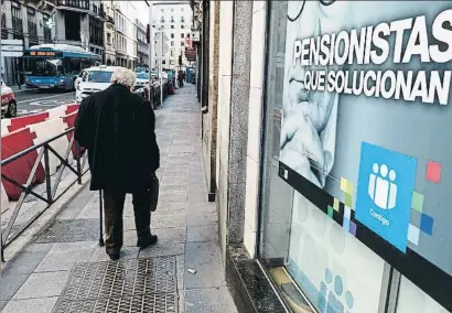  ?? DANI DUCH ?? El Gobierno se echa atrás y retrasa la nueva fórmula de revaloriza­ción anual de las pensiones