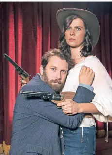  ?? FOTO: ARD ?? Zwei wie Pech und Schwefel: Die Ermittler Lessing (Christian Ulmen) und Dorn (Nora Tschirner).